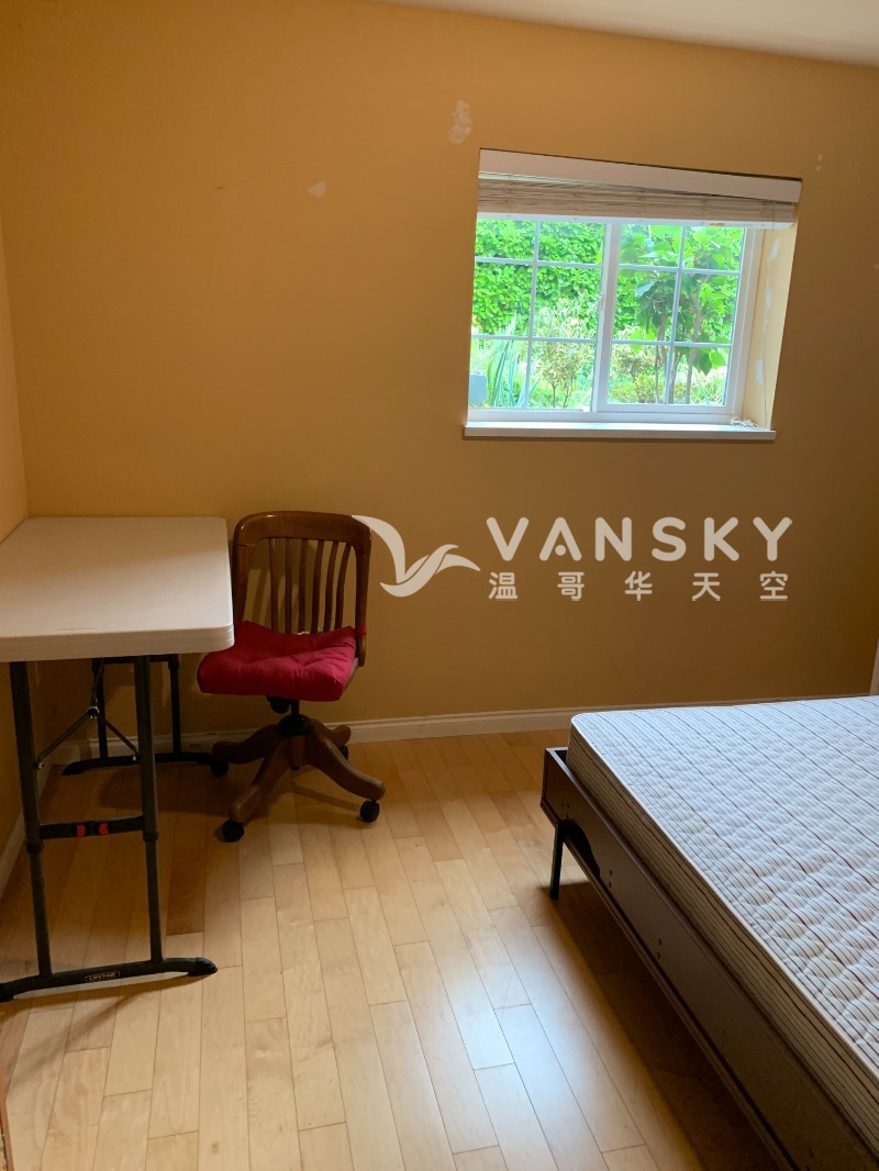 260416170934_Downstair small bedroom.jpg